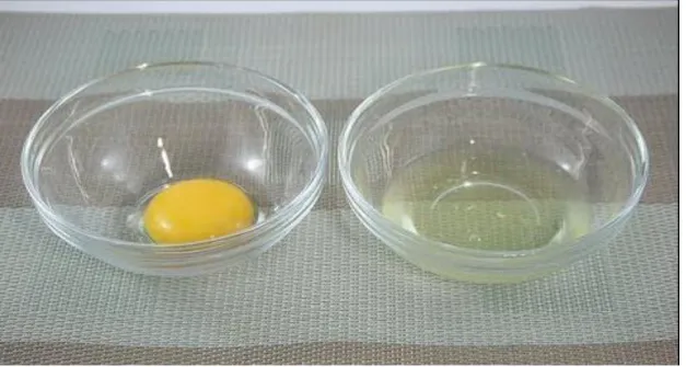 Figure 8 : séparation du blanc et du jaune d’œufs 