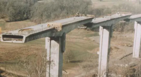 Figure 2.3  exemple de construction d’un pont en encorbellement successifs 