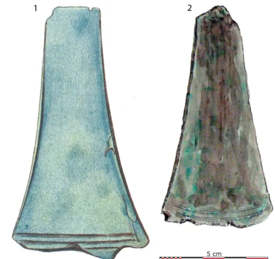 Fig. 3 – Dessins réalisés au 19 e  s. des haches décorées à légers rebords de Tossen Maharit et  de Kerguévarec