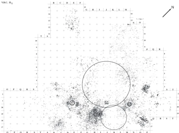 Figure 2 - Plan du II.1 petits cercles : foyers D1 et M20 ;  grands cercles : aire de découpe des carcasses de renne 