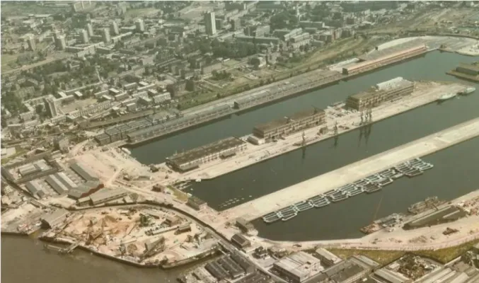 Figure 05  : Les Dock lands London, en 1983, avant les réaménagements 