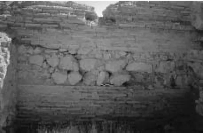Fig. 3 – Doura-Europos, thermes romains, îlot M7. Utilisa- Utilisa-tion des briques pour la construcUtilisa-tion d’arcs