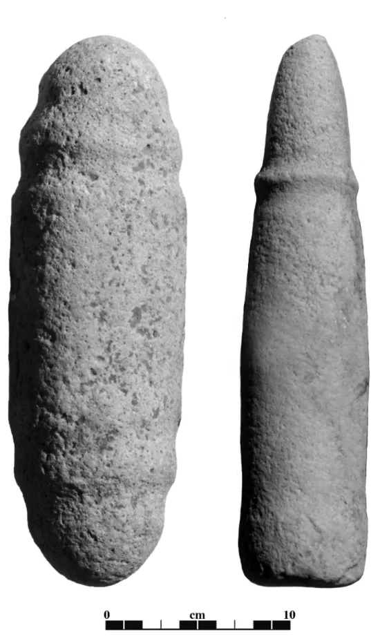 Fig. 2-a. Molette  en grès présentant  une double gorge  à chaque  extré-mité, et conservée  dans la collection  de la fig