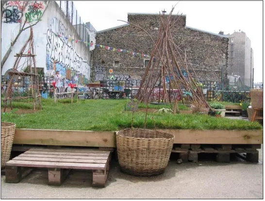 Figure 2: Ecobox, a garden on pallets in the 18 th  arrondissement, Paris. Photos by  the authors, March 2010 and April 2012