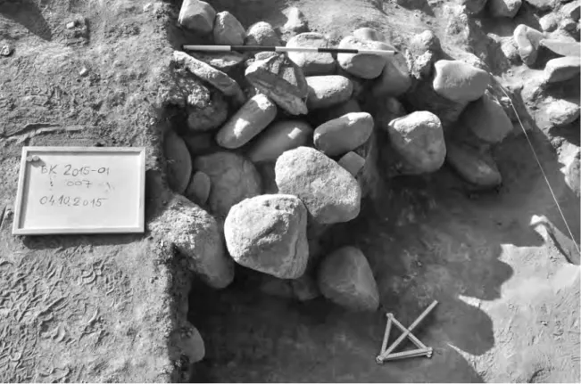 Fig. 4: The stone buttress BK2015_01_007 of the wall BK2015_01_003 (photo by J. Kysela).