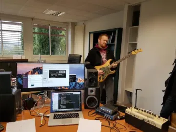 Figure 1: Typical demo setup: a guitar, a low latency sound  card, speakers, and a Web browser with the apps running