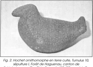 Fig.  2.  H ochet ornithom orphe en  terre cuite.  Tumulus  10,  sépulture I,  Forêt de  Haguenau,  ca n to n  de  Schirrheinerweg (Bas-Rhin,  France),  450-400 a v a n t J.-C.,  Haut