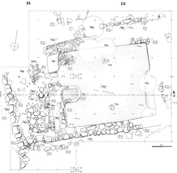 Figure 1 : Plan de la structure 150 (pièce principale enduite et antichambre qui la prolonge à l’ouest) et des  locus annexes