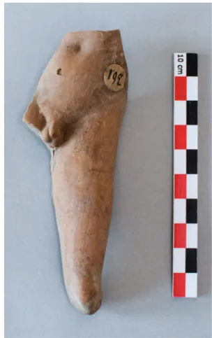 Fig. 6. – Statuette de femme drapée   acéphale [203]. Italie du Sud, iv e -iii e  siècle  