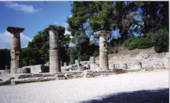 Fig. 1 - Un secteur de l’Altis d’Olympie, avec la terrasse des « trésors » et les restes du temple  d’Héra