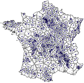 Fig. 2.3 : Postes pluviom´ etriques horaires et polygones de Thiessen correspondants