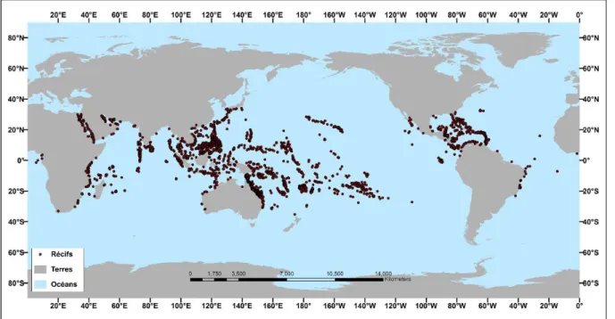 Figure 1. Carte de la répartition mondiale des récifs coralliens. La majorité des récifs se trouve  entre les latitudes 30°N et 30°S (Modifié d’après NOAA 2018)