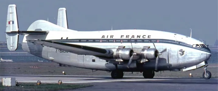 Figure  13 :  Breguet  763  Provence  Air  France  (Berlin  aéroport  Tempelhof,  1965),  collection Ralf Manteufel, http://www.airliners.net 