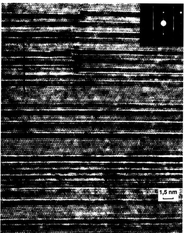 Fig.  9.  -  JEOL  200CX-S  high  resolution  image  of a  SiC(CVI)  crystal.  Blurred bands  prevent  the identifi- identifi-cation of the  polytype.