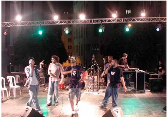 Fig. 4.  Concert de Katibé Khamsé dans le centre de Beyrouth. Fête de la musique 2008