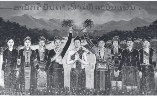 Fig. 2 : Fresque représentant les différentes ethnies du district de Samphan  (au centre : la représentation de l’ethnie lao)