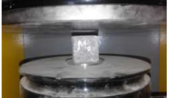Figure 9a. Compression test on fired concrete  cubic specimen at room temperature 