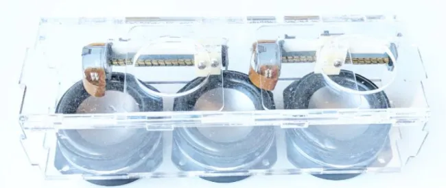 Figure 5-3: Prototype 1. Air-vortex-ring generator based on single-chamber with multiple  apertures design approach
