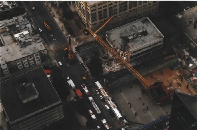 Figure  1.2:  A tower crane  collapses  in Bellevue, Washington.