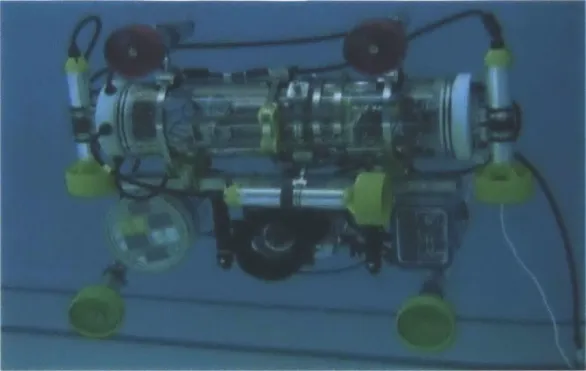 Figure  3-5:  AMOUR  VI  configured  with  8  thrusters  to  carry  a  real  color  underwa- underwa-ter  imaging  device.