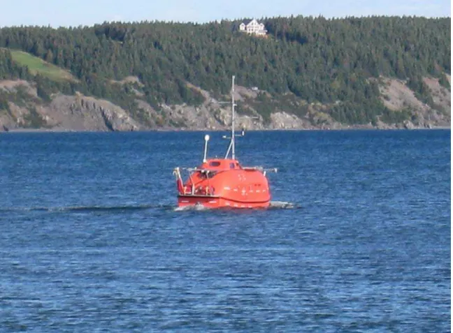 Figure 5.  NRC-IOT 20-person lifeboat during sea trial 