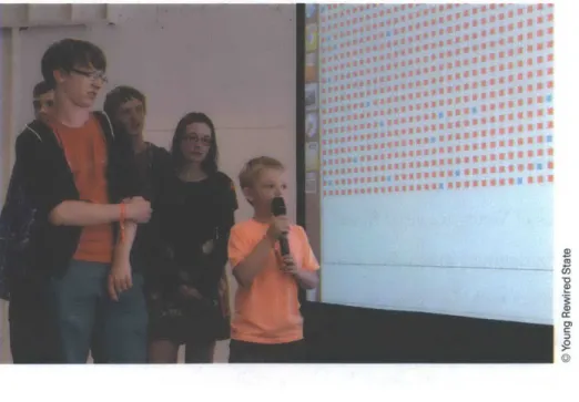 Fig. 3.5  Zak and  his team  presenting the Contag.io  project
