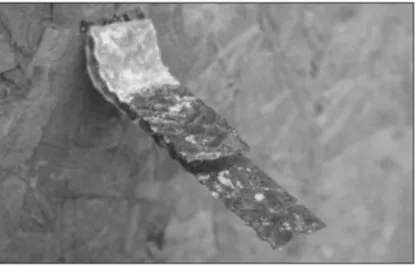 Figure 2. Agrafe ondulée galvanisée : la partie qui était noyée dans le joint de mortier est  corrodée.