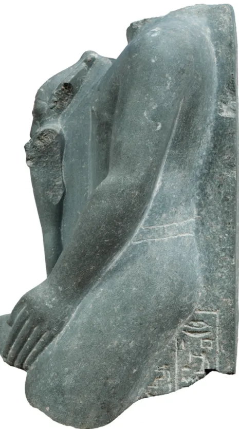 Fig. 5. Statue of the Sematy-priest, MRO-57, left side. © CNRS-CFEETK/J. Maucor.