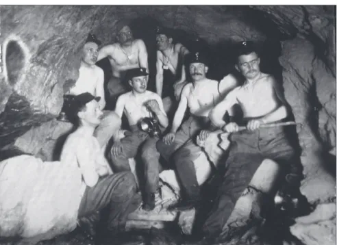 Abb. 4: Grenzwachsoldaten posieren als Tunnelarbeiter