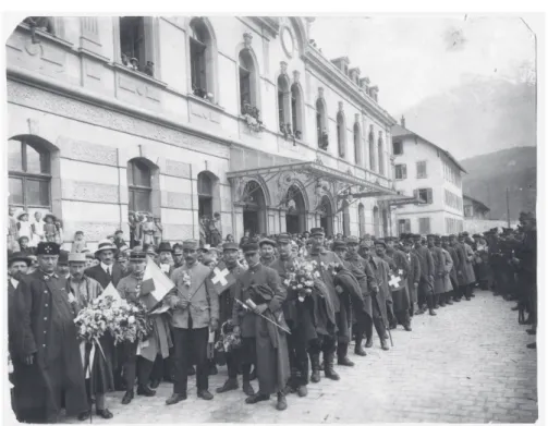 Abb. 6: Empfang der französischen Internierten vor dem Bahnhof Brig
