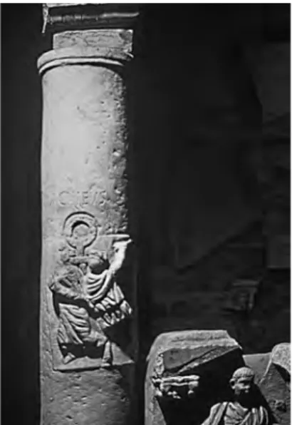Abb. 12. Reliefdarstellung des Martyriums des Achilleus auf einer Säule in der Basilika der Mär- Mär-tyrer Nereus und Achilleus.