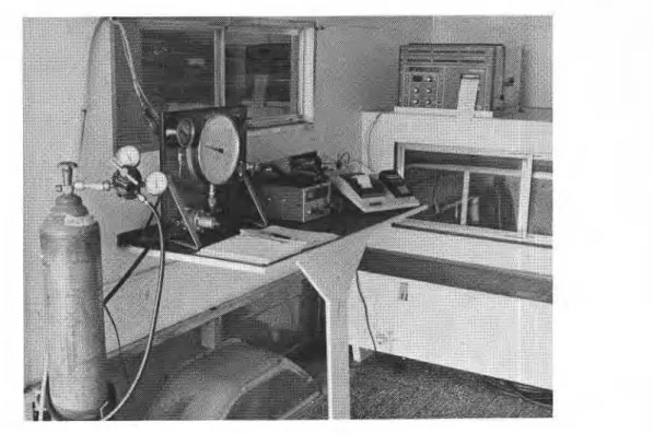FIG. 6.  Monitoring equipment for the probe. 