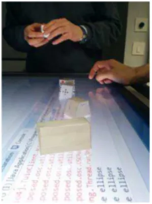 Figure 1. Utilisation de cubes sur table multi-touch. Tiré de  [1] 