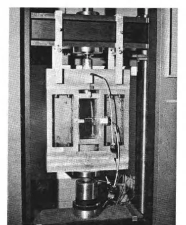 Fig.  I .   Plane-strain compression sub-press  in  test  machine. 
