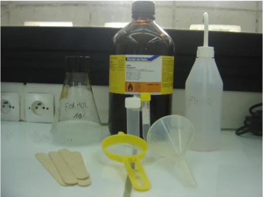 Figure 1 : Matériels et réactifs utilisés par la technique de Ritchie [Photo du service de parasitologie, HMIM V]