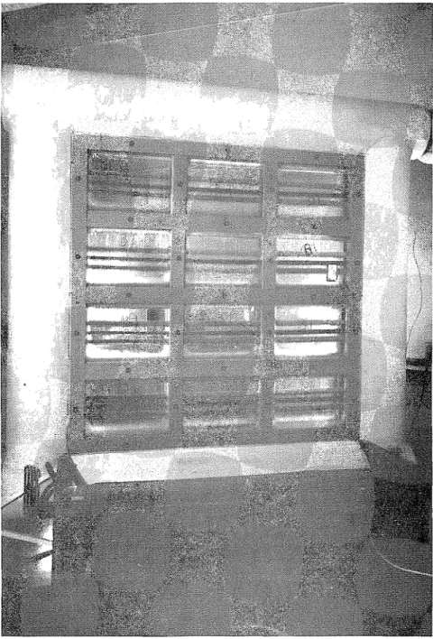 Figure  1  Weathering  apparatus  for  sealed double-glazing  units 