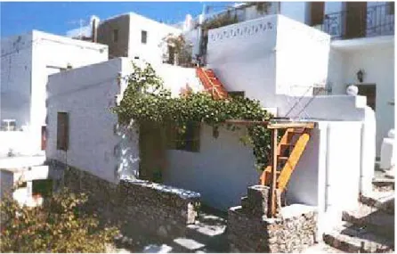 Figure I. 9 : Habitat cube,   anciennes maisons blanches restaurés, dans l´ île de Skyros Source :  http://www.euskalnet.net/cocina/VILLAMARIA1fr.htm 