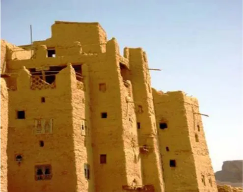 Figure I. 14 : Trou isolé d’un bâtiment  à Al Hajjarayn, W adi dawan au Yémen Sourrce : http://pictures.traveladventures.org/images/fr/wadidawan10 