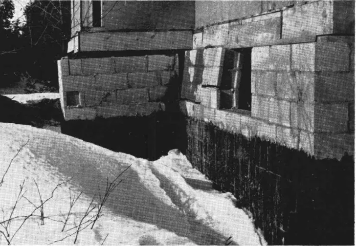 Figure  14.  Severe  damage when  the  construction  was