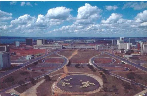 FIG .I.13 : la place des Trois Pouvoirs à Brasilia, Brésil. (Source : www.linternaute.com)