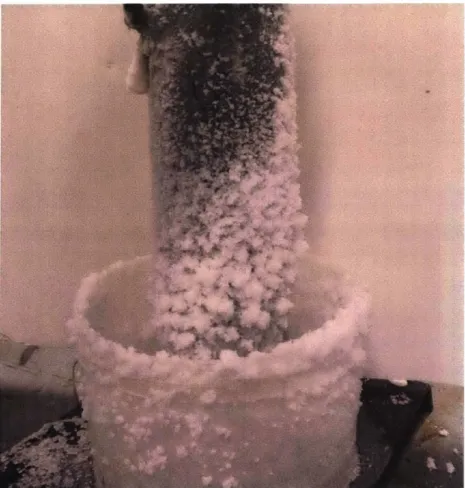 Figure  3-4:  Crystallization  of  KCI  Salt  with  3mol/L pore  fluid  during  Resedimenta- Resedimenta-tion  with  Acrylic  Tubes