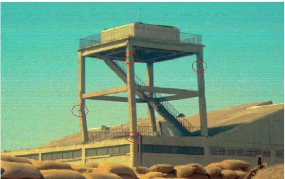 Figure I. 10 : Endommagement d’un portique à 2 étages par flexion dans les zones  critiques des poteaux dans une installation portuaire lors du séisme de Buhj (Inde) en 