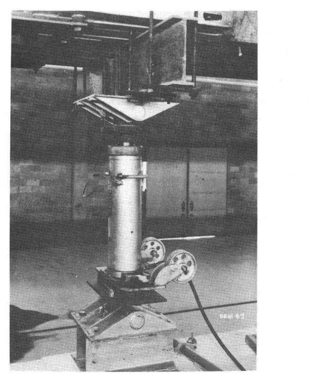 Figure  3  Typical  Hydraulic  Rarn  Used  for  Applying  Load.