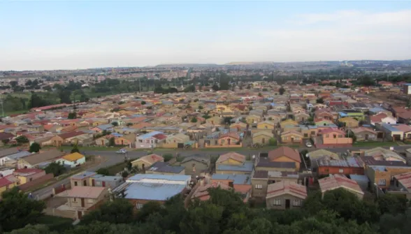Figure n°7, vue de Soweto depuis l’Oppenheimer Tower, Central Western Jabavu, source: auteur,  cliché pris en décembre 2012
