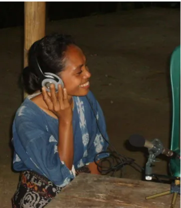 Figure 6. Singer in Flores, Indonesia (Photo by Luc Rivière, 2010) 