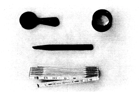 Fig. 6. Cup, ｬｬｬｾｧｮｩｦｹｩｮｧ glass, spatula, and scale.