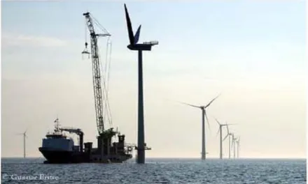 Fig. I.6 : Installation d’éoliennes offshore en Mer du Nord (Photo Gunnar Britse)  I.3 Caractéristiques générales d’un parc éolien 