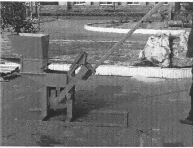 Figure  3-1:  Typical CEB  Press. A  brick  press  that  uses  a  linkage  to  compress  a brick