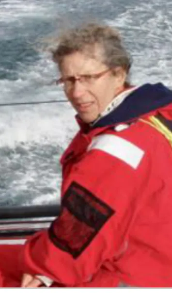 Figure 1: Fabienne Gaillard à  bord de l'OceanoScientific  Explorer Boogaloo 