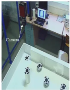 Fig. 3. Trajectory of the robots reaching the formation: prior assignation versus negotiation of the targets.